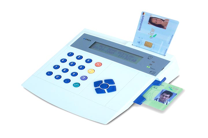 قارئ البطاقات الإلكترونية