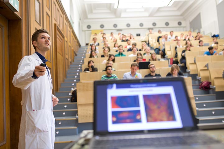 محاضرة نظرية في كلية الطب في ألمانيا