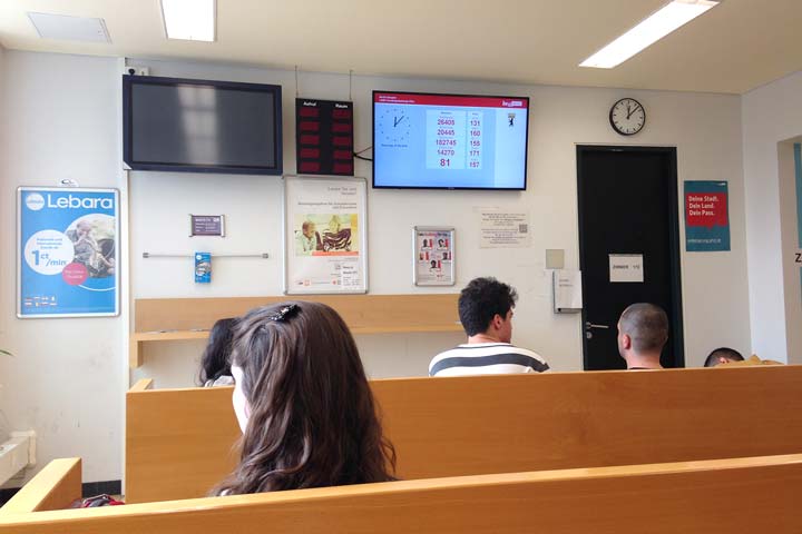 الانتظار في مكتب الأجانب في برلين