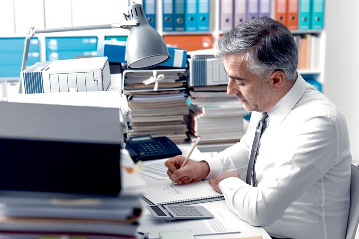 معالجة الطلب في مكتب الأجانب