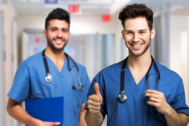 الحصول على مساعدة من المعارف في فرصة العمل الأولى