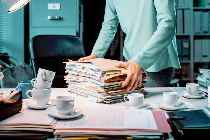 الوقت الضائع بين إنهاء التخصص وإجراء الامتحان