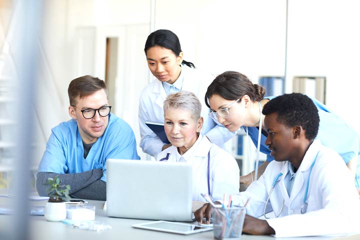 عمل الأطباء في ألمانيا التخصصات المختلفة في ألمانيا