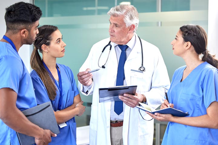 تجنب الأحكام المسبقة عن الأطباء في القسم هو أمر ضروري تجنب الأحكام المسبقة عن الأطباء في القسم هو أمر ضروري